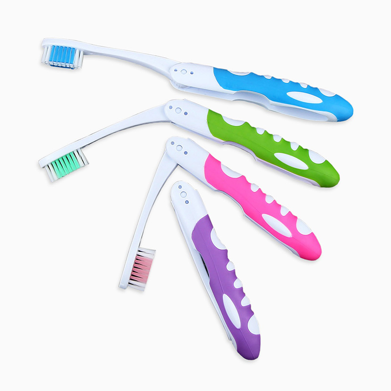 Folding toothbrush